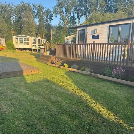 Beautiful 2 Bedroom Caravan On Billing Aquadrome นอร์ทแธมป์ตัน ภายนอก รูปภาพ
