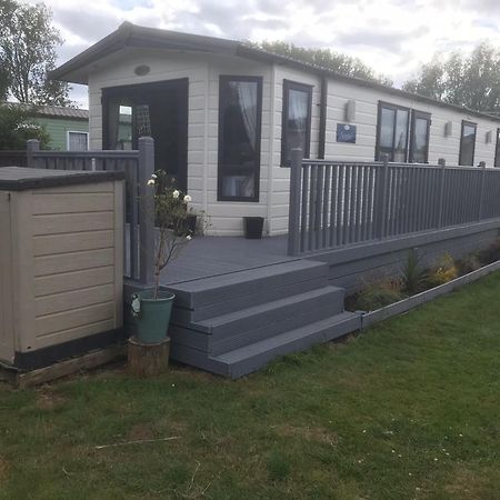 Beautiful 2 Bedroom Caravan On Billing Aquadrome นอร์ทแธมป์ตัน ภายนอก รูปภาพ