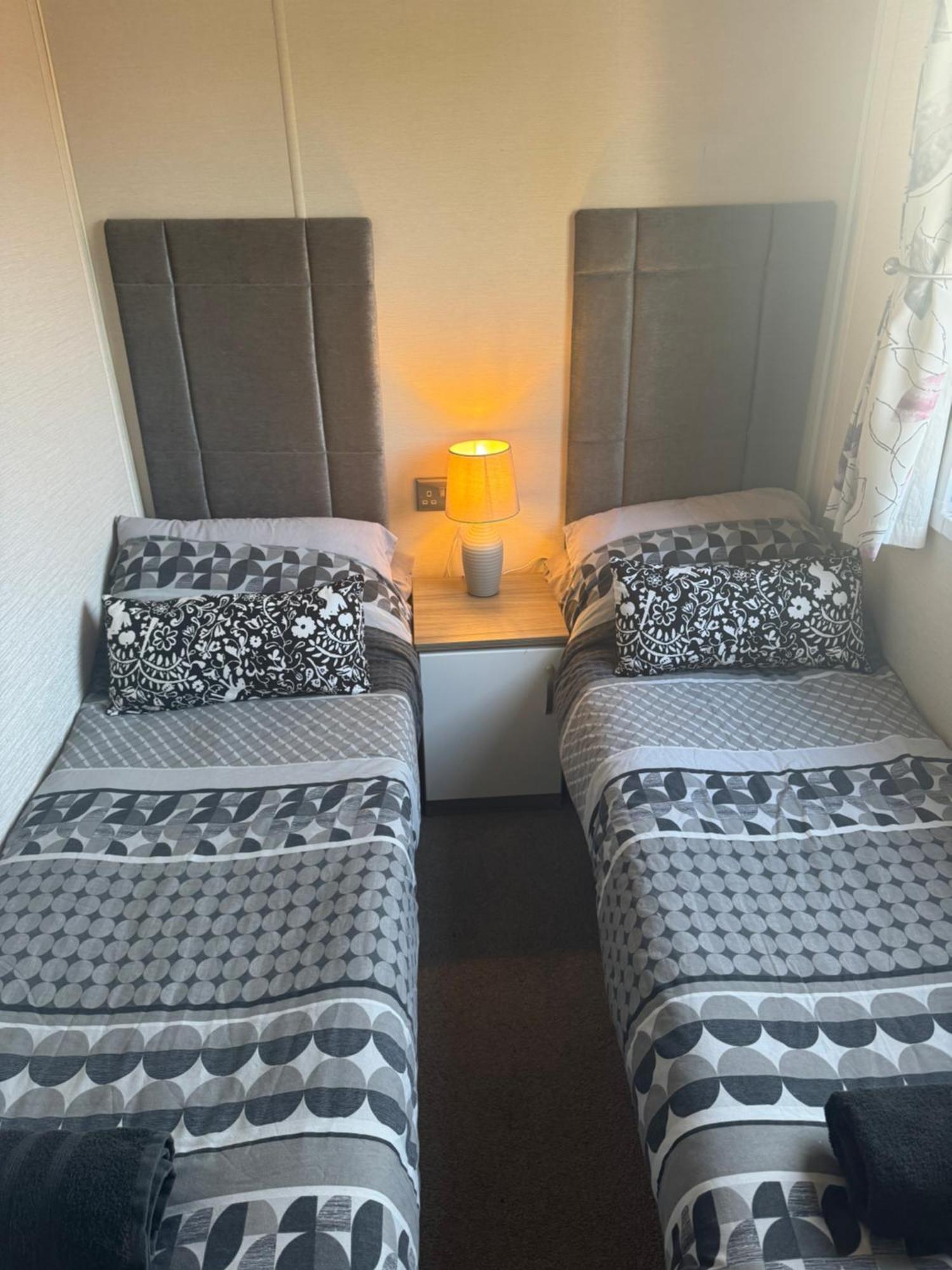 Beautiful 2 Bedroom Caravan On Billing Aquadrome นอร์ทแธมป์ตัน ภายนอก รูปภาพ